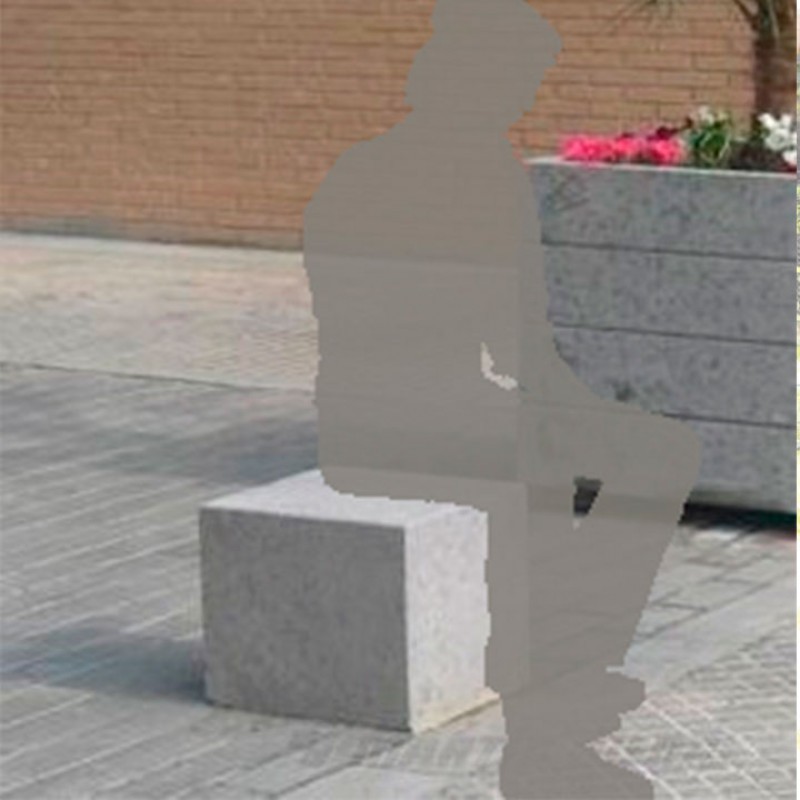 Pilona seient de formigó arquitectònic